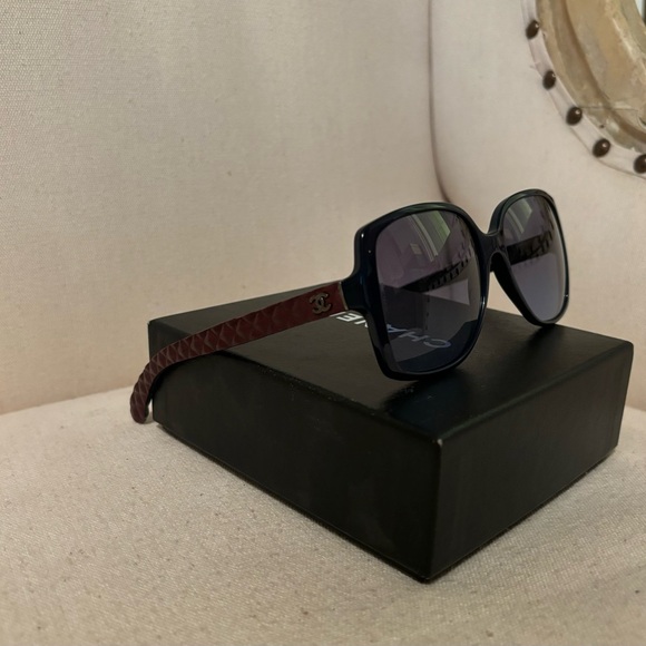 CHANEL Accessories - Chanel navy and burgundy/red CC sunglasses